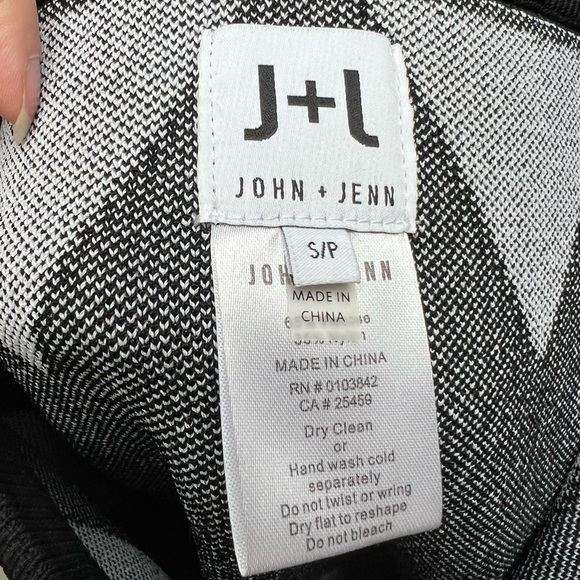 John & Jenn Stretch Knit Skirt Size S/P - Picture 8 of 9